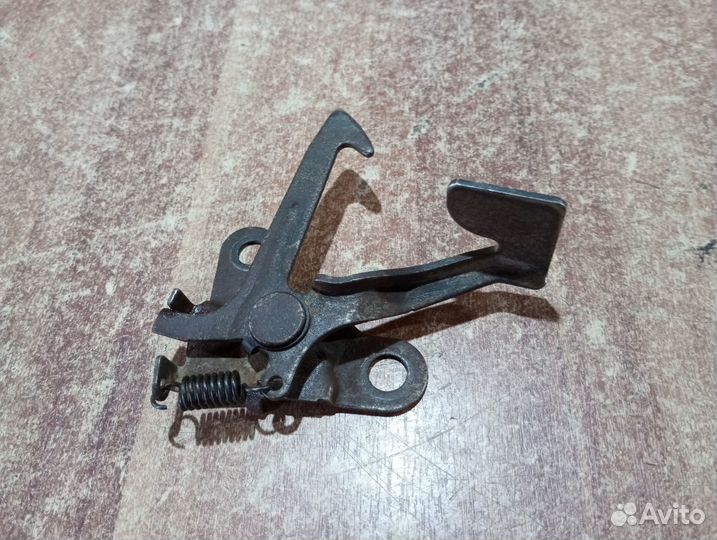 Крючок капота Toyota land cruiser 100 05г