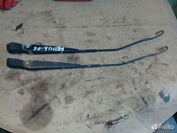 Поводок стеклоочистителя Skoda Felicia