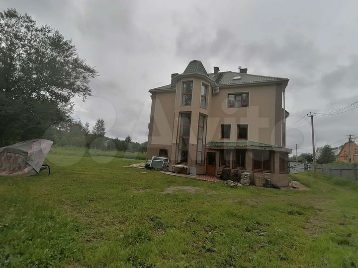 Дом 511 м² на участке 15 сот.