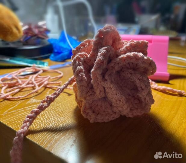 Вязанная декоративная роза