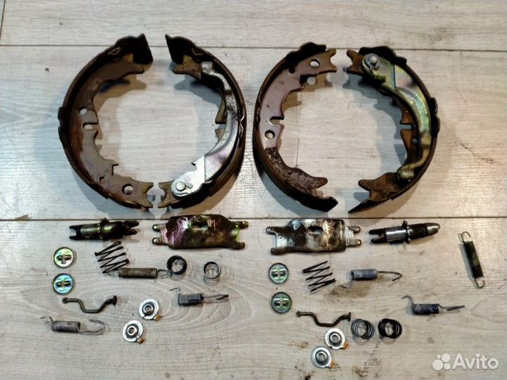 Колодки ручника Toyota Mark Ii GX-110 1GFE 2003.09