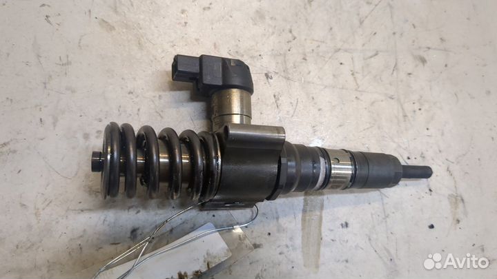 Форсунка топливная Volkswagen Passat 6