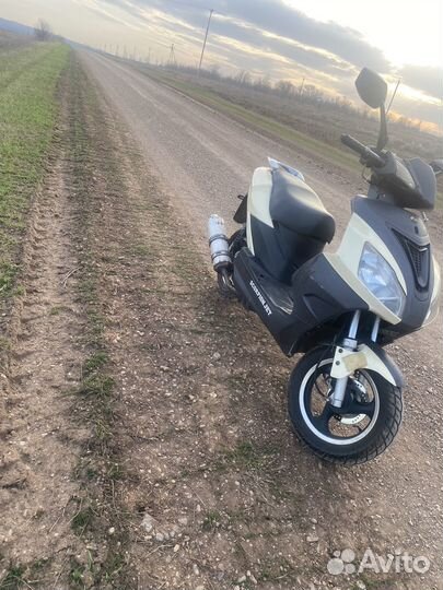 Скутер 150 кубов