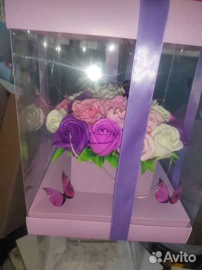 Букет из мыльных роз в коробке с подсветкой