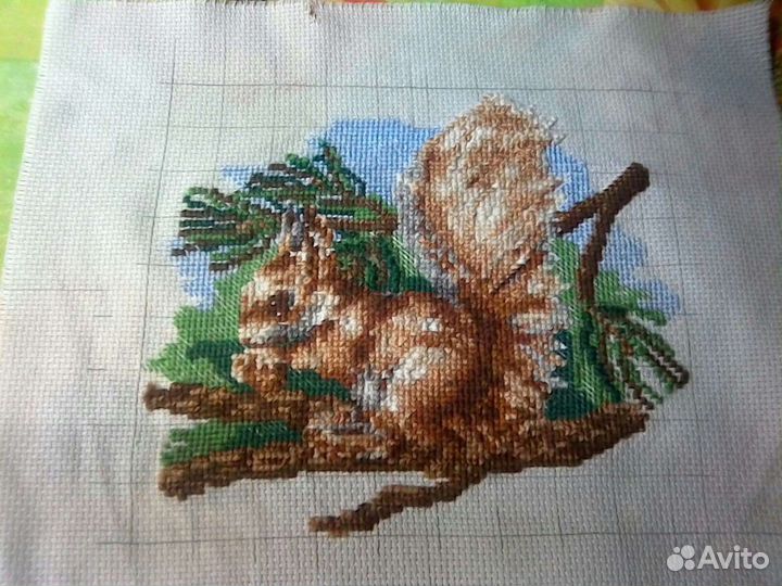 Картина готовая работа, вышивка крестиком, белочка