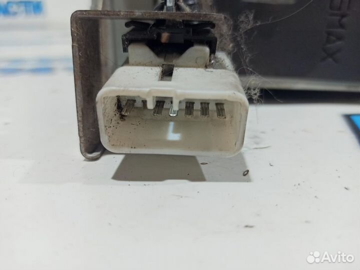 Чейнджер компакт дисков Toyota Land Cruiser 100 86270-60040