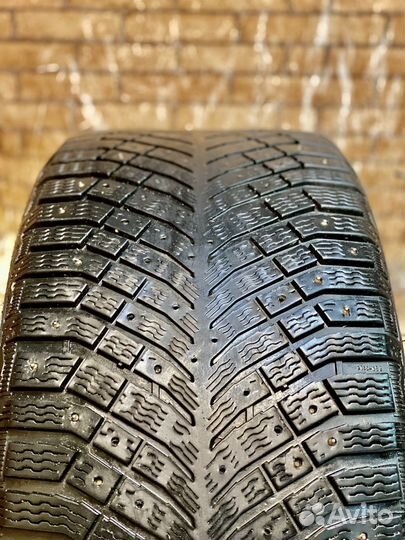 Michelin X-Ice North 4 275/40 R19