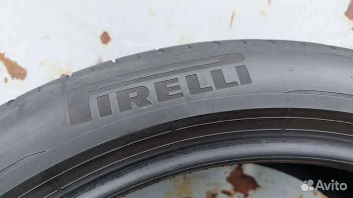 Pirelli P Zero PZ4 275/40 R22 107Y