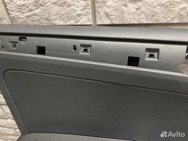 VW Jetta 6 Обшивка двери передней левой и правой