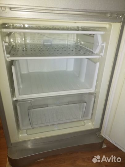 Холодильник Indesit C138G рабочий на почин\запч