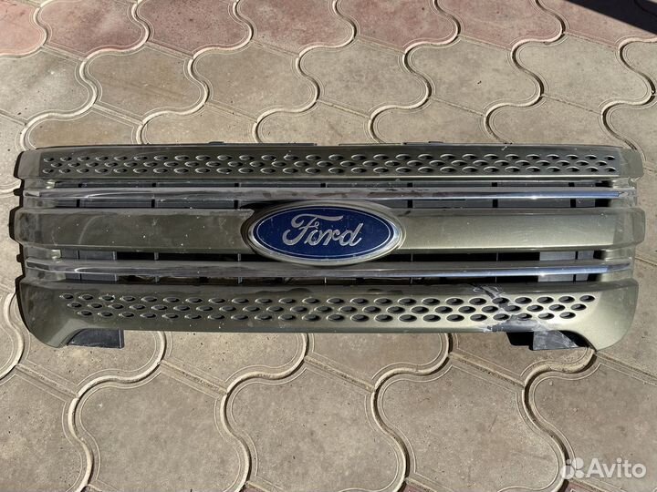 Решетка радиатора Ford Explorer U502 2011 - 2019