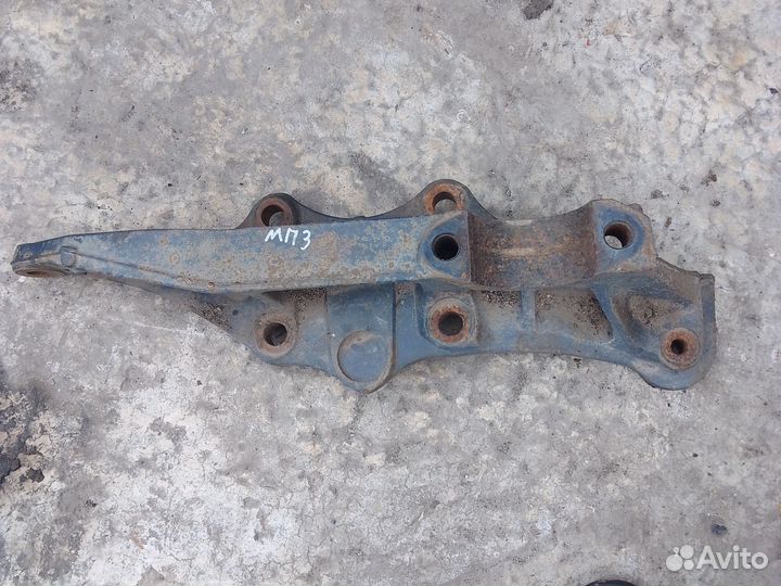 Кронштейн мерседес