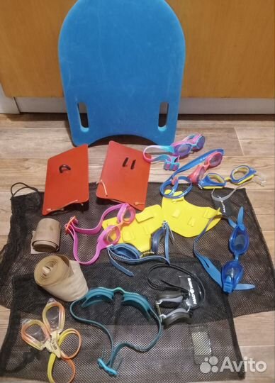 Доска,очки,ласты,сетка для бассейна