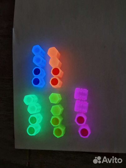 Колпочки на нипель,фосфорные светятся