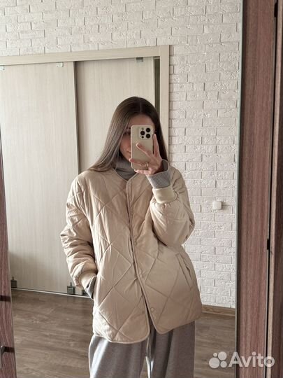 Бежевый бомбер