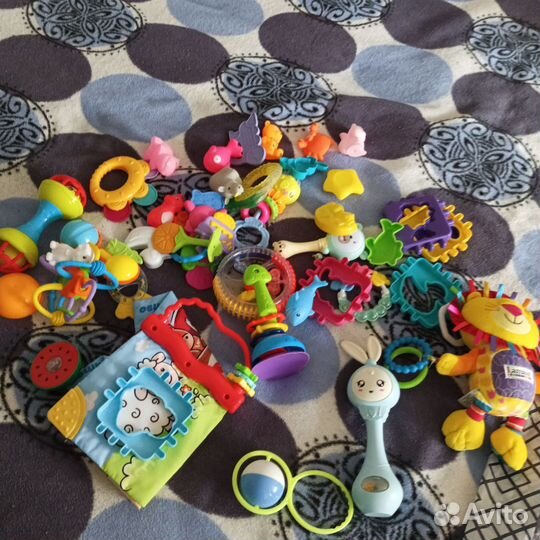 Игрушки для малышей пакетом