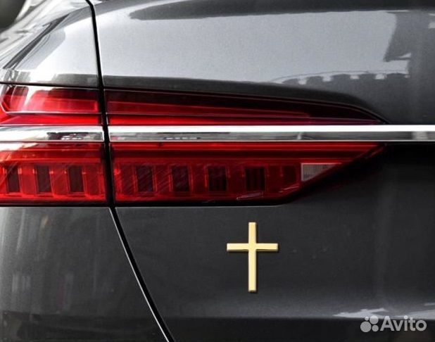 Металлическая наклейка на авто крест шильдик