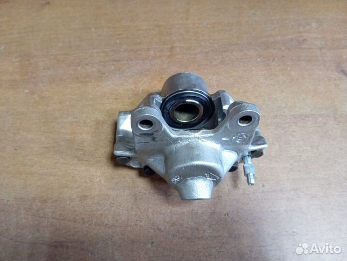 Суппорт тормозной задний правый Mercedes Benz