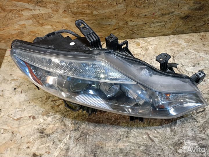 Фара ксенон правая Nissan Murano Z51