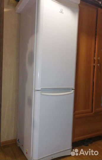 Холодильник Indesit на запчасти