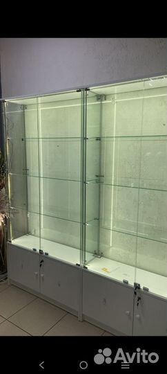 Стеклянные витрины и прилавки