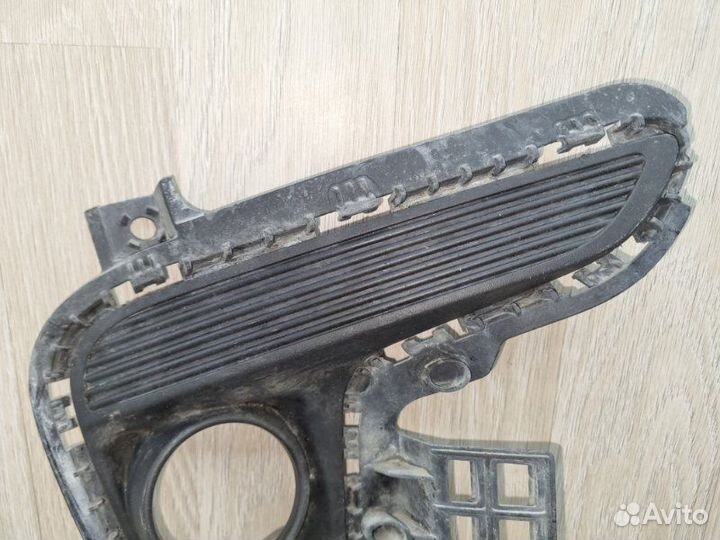 Рамка противотуманной фары передняя правая Kia Rio