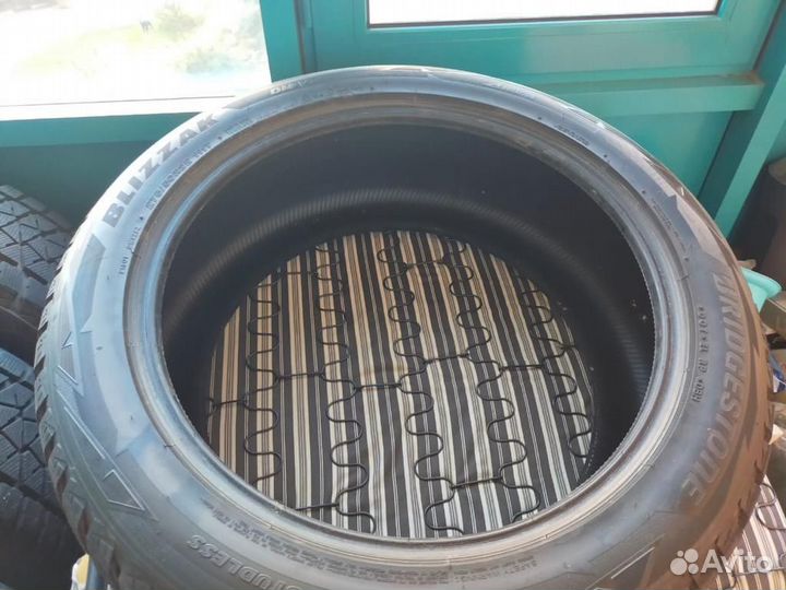 Bridgestone Blizzak DM-V2 275/50 R22 111T