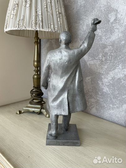 Кабинетная скульптура -Ленин в плаще