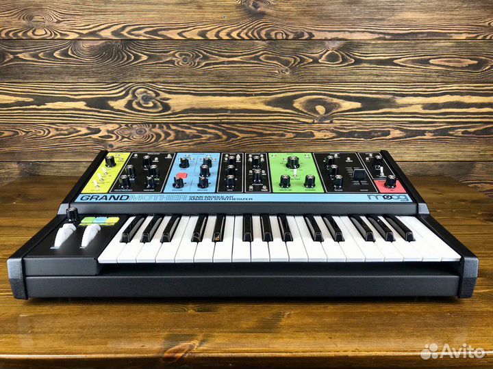 Moog Grandmother синтезатор в Наличии