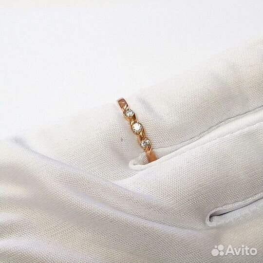 Золотое кольцо с камнем 17р