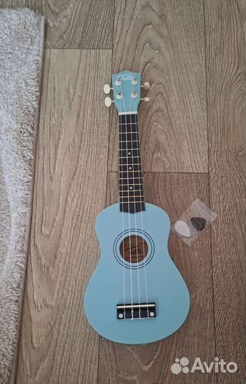 Укулеле сопрано с медиатором