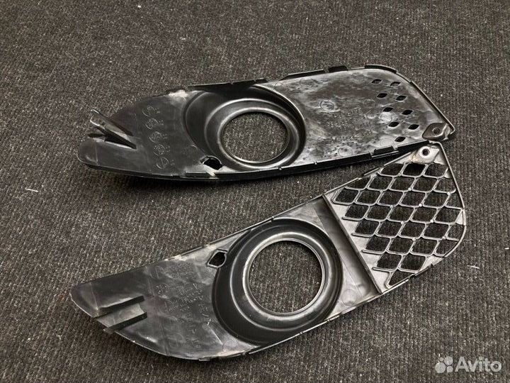 Накладка противотуманной фары Mitsubishi Lancer