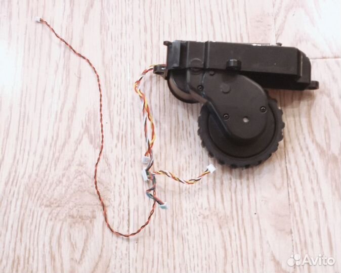 Левое колесо для робота пылесоса Xiaomi Mi Mop P