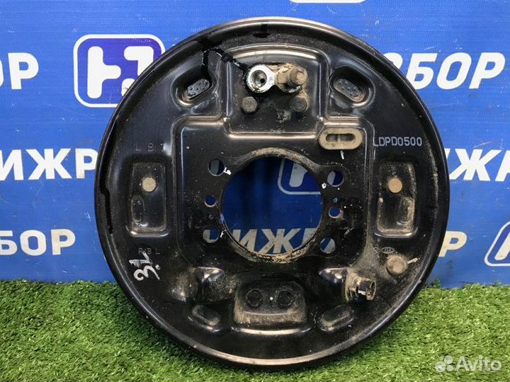 Щит опорный задний левый Kia Rio 3 1.6 G4FC 2017