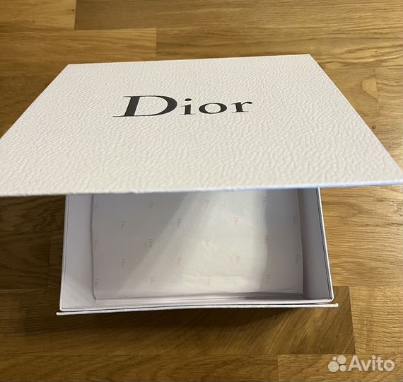 Картонная подарочная коробка Dior