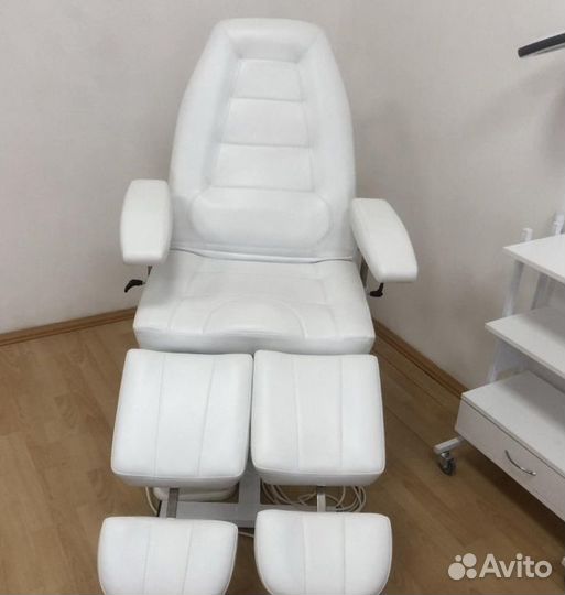Стул для мастера педикюра, косметолога
