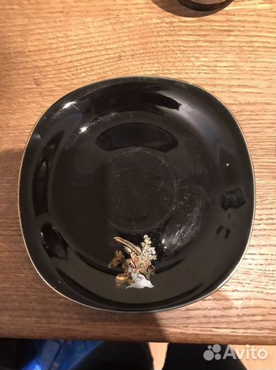 Кофейные чашки с блюдцами, молочник