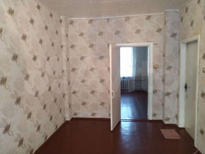 Комната 30 м² в 4-к., 1/2 эт.