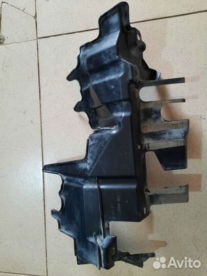 Дефлектор радиатора левый Тoyota Land Cruiser 200