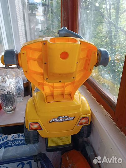 Детская машинка каталка с ручкой