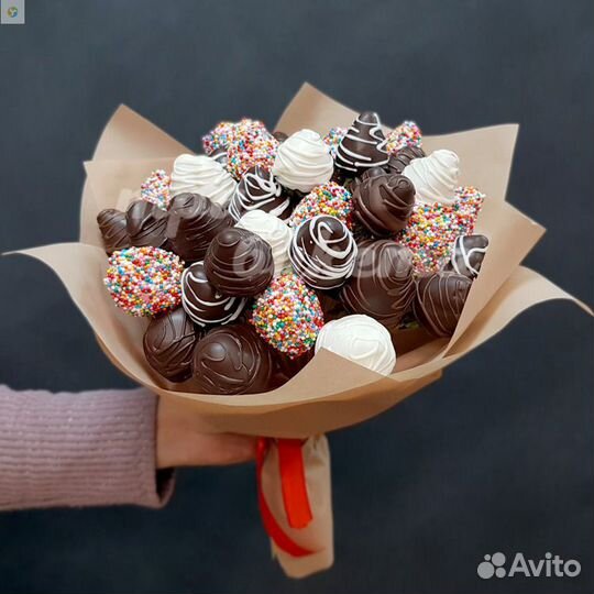 Клубника в шоколаде, подарок на праздник