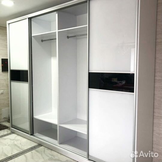 Шкаф с зеркалом