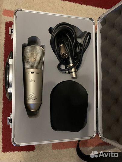 Студийный микрофон behringer b1
