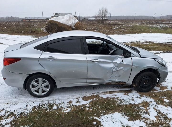 Hyundai Accent 1.6 МТ, 2013, битый, 89 000 км