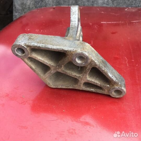 Кронштейн кпп Фольксваген Пассат Б4