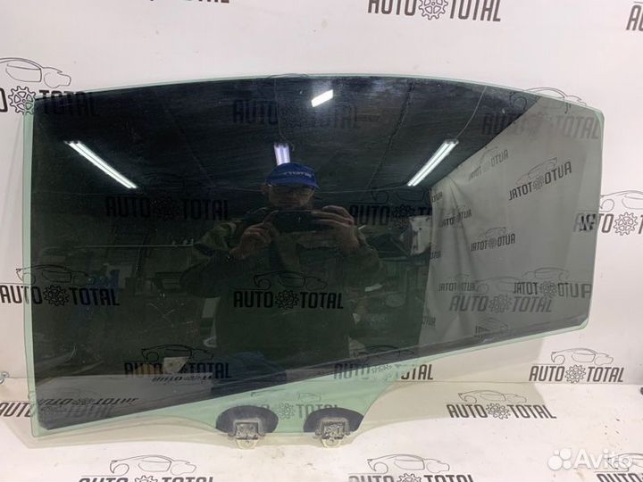 Стекло двери заднее левое Honda Civic 4D R18A2