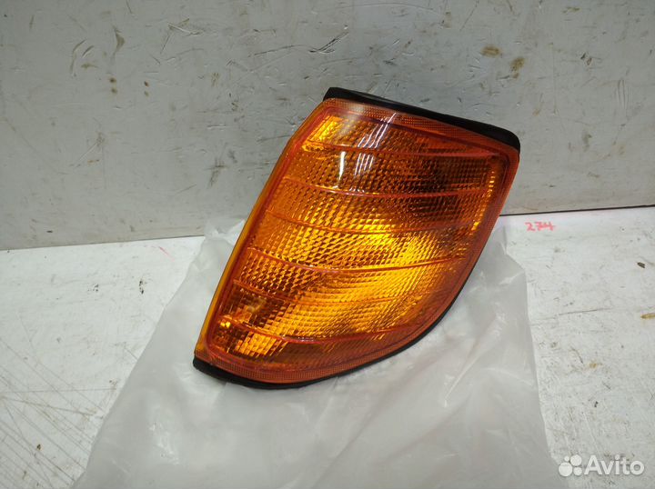 Поворотник левый Mercedes W124 1984-1997