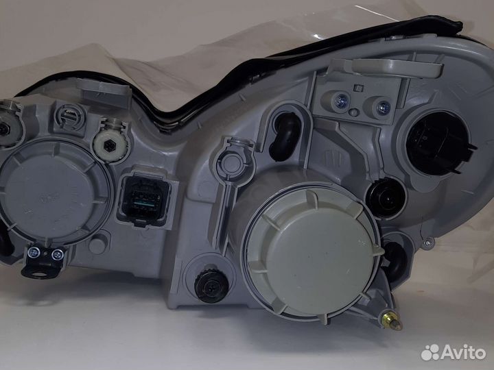 Правая фара hyundai sonata 02-11