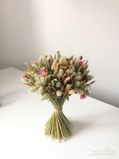 Букет из сухоцветов в рустикальном стиле
