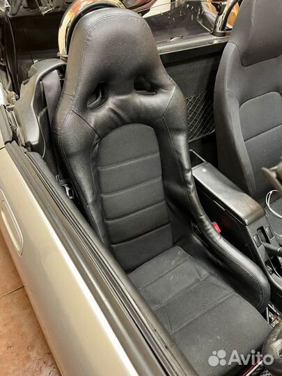 Автомобильное кресло спортивное